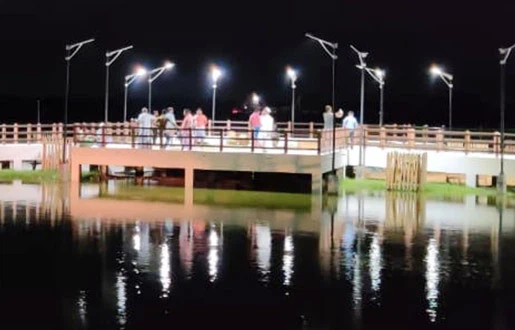 תאורת רחוב סולארית משולבת